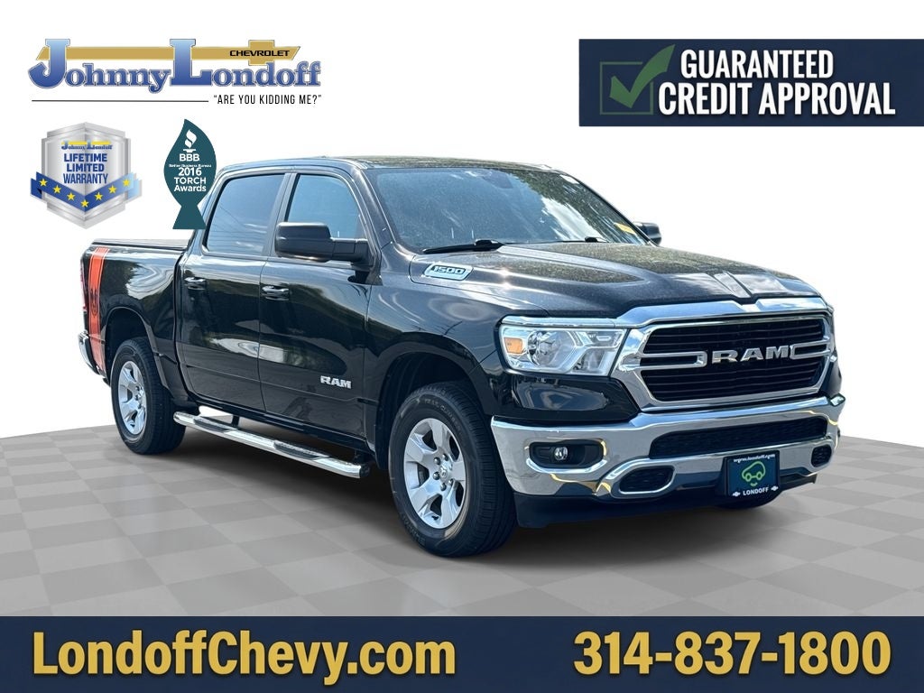 2021 RAM 1500 Big Horn Crew Cab 4x4 5'7" Box in Black — front three-quarter view