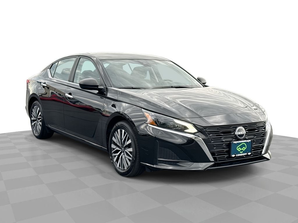 2025 Nissan Altima SV FWD in Black — front three-quarter view