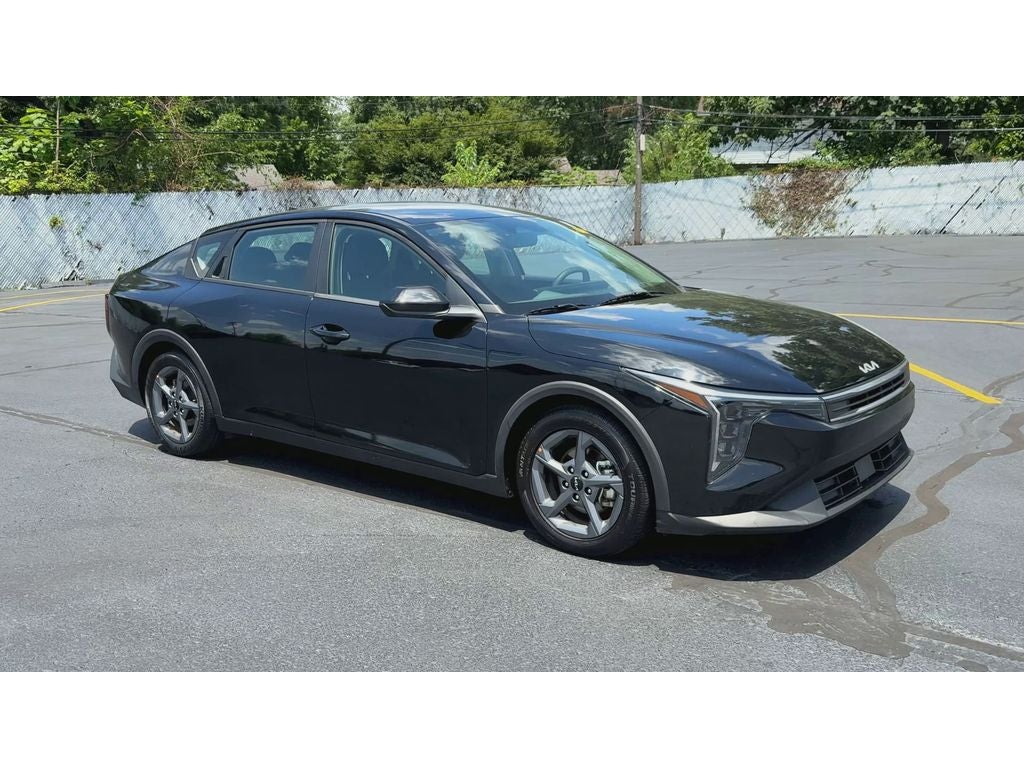 2025 Kia K4 — side profile view