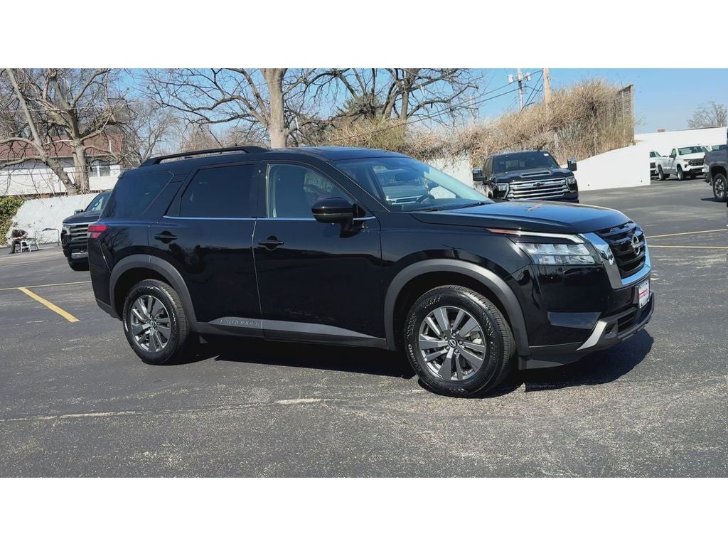 2025 Nissan Pathfinder — side profile view